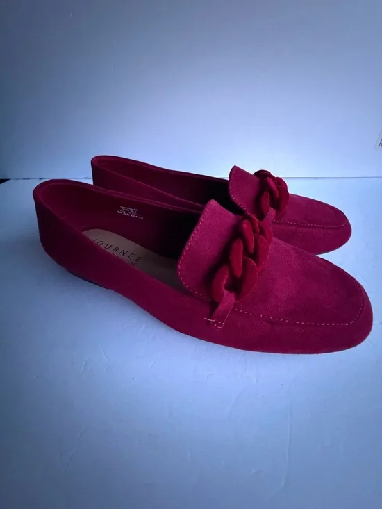 Journee Collection Women's Crimson Suede Chain-Accent Loafers - Picture 3 of 8